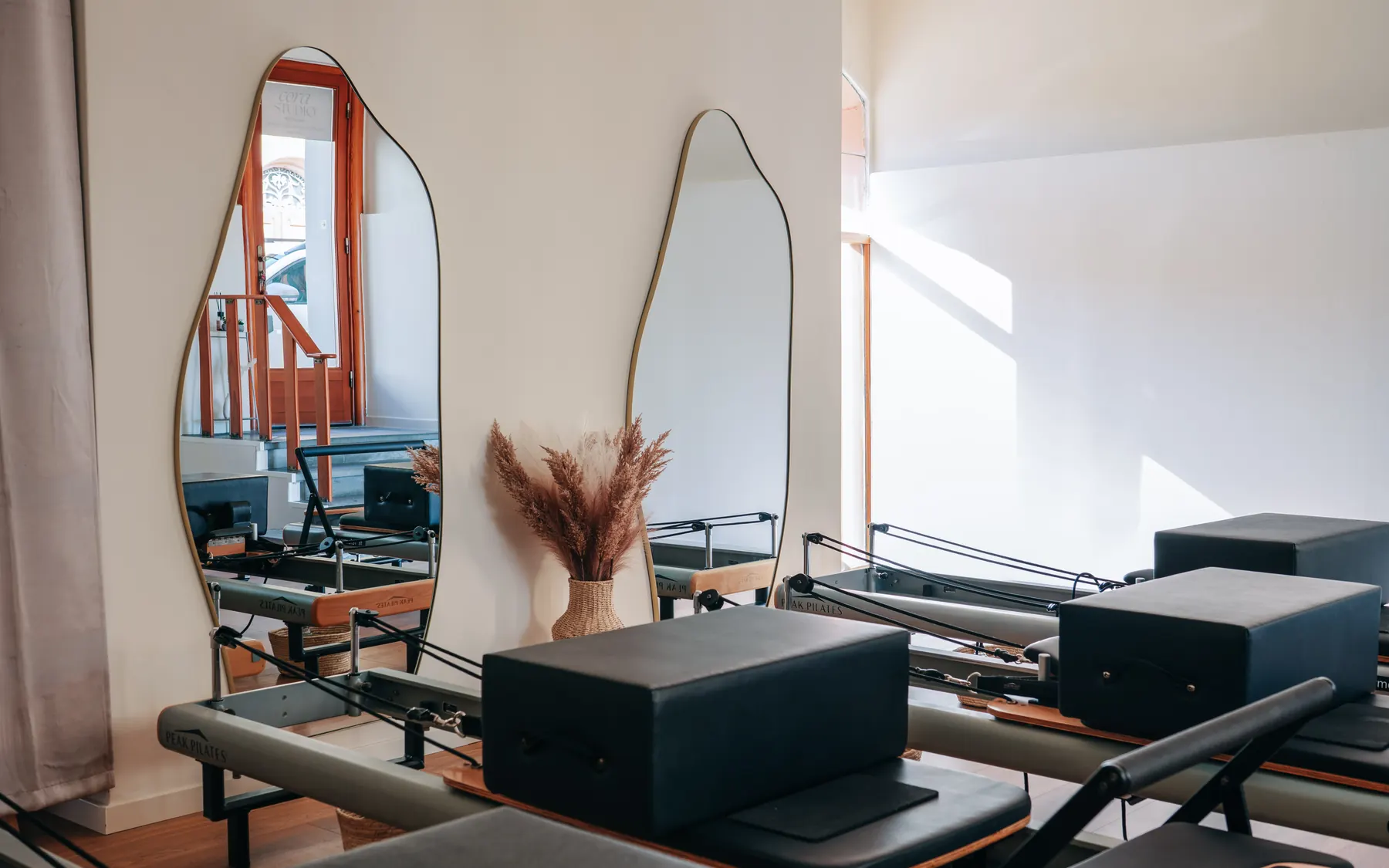 Benefici del Pilates e dello Yoga: la sala di Cora Studio a Montale, Pistoia