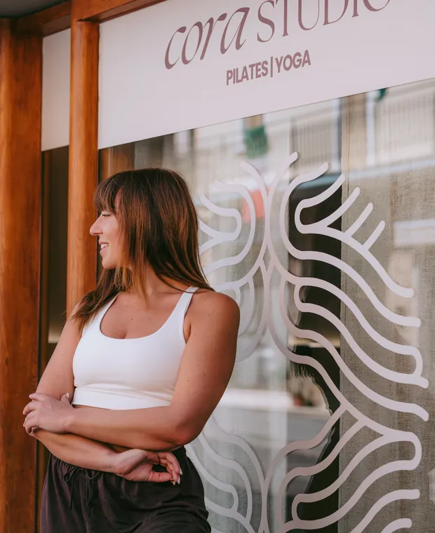 Vetrina di Cora Studio Pilates e Yoga in via Fratelli Masini a Montale